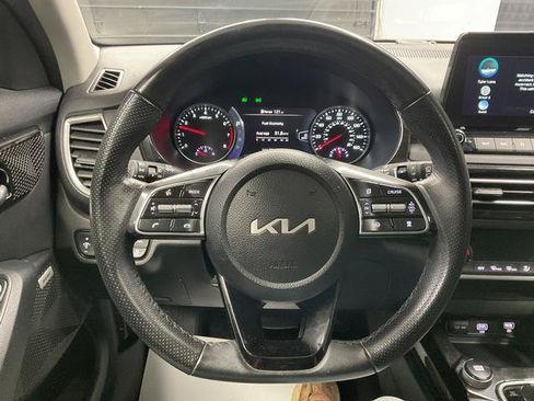 Used 2023 Kia Seltos SX w/ SX Sunroof Package AWD/4WD image 15