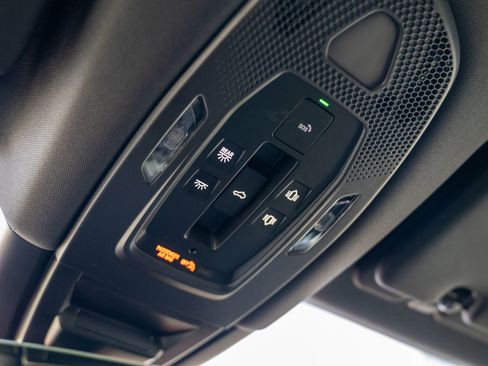 Certified 2025 Porsche Cayenne E-Hybrid AWD/4WD image 22