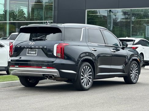 Used 2023 Hyundai Palisade Calligraphy w/ Winter Package FWD image 3