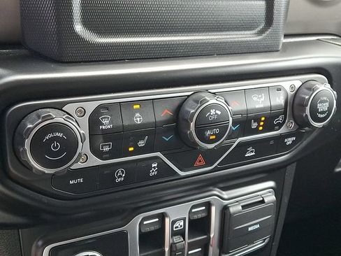 Used 2022 Jeep Wrangler Unlimited Sport AWD/4WD image 17