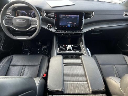 Used 2024 Jeep Wagoneer L Series II w/ Flexible Seating Group image 3