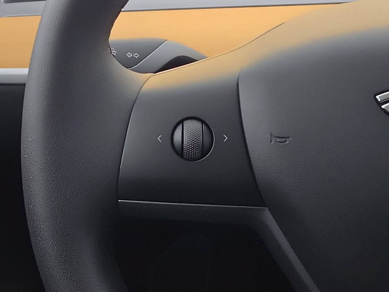 Used 2023 Tesla Model Y 2WD image 21