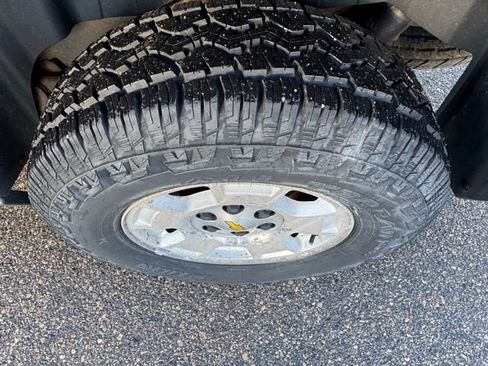 Used 2013 Chevrolet Suburban LT image 27