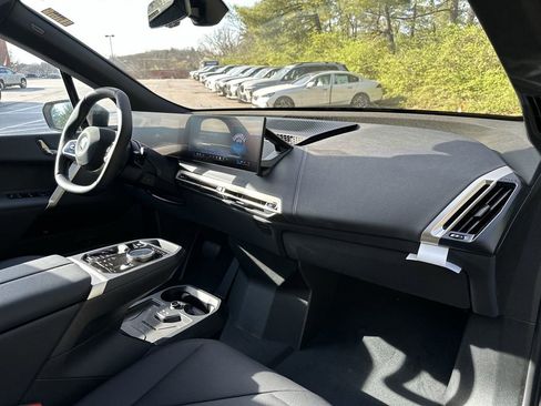 Used 2025 BMW iX xDrive50 AWD/4WD image 30