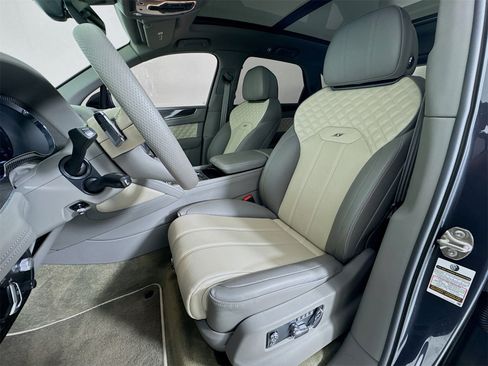 Certified 2023 Bentley Bentayga image 21