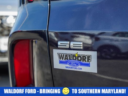 Used 2021 Ford Escape SE w/ SE Sport Appearance Package image 9