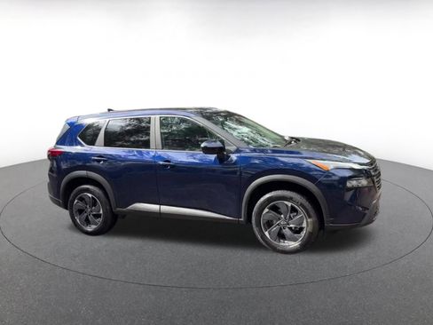 Used 2025 Nissan Rogue SV image 4