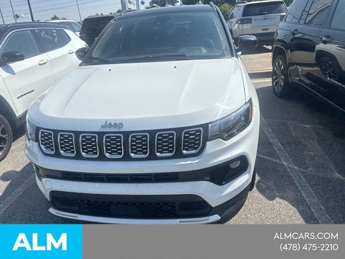 Used 2025 Jeep Compass Limited AWD/4WD image 3
