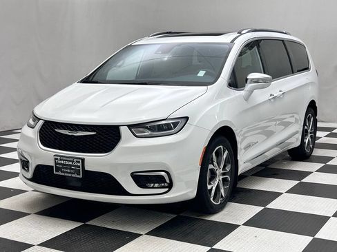 Certified 2022 Chrysler Pacifica Pinnacle AWD/4WD image 4
