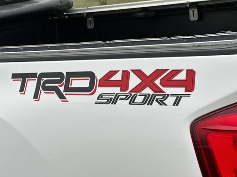 Used 2016 Toyota Tacoma TRD Sport image 30