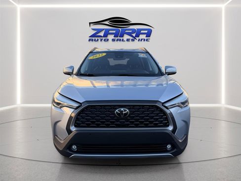 Used 2022 Toyota Corolla Cross XLE w/ Convenience Package image 9