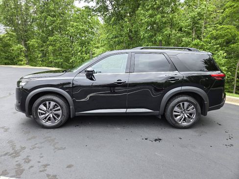 Used 2023 Nissan Pathfinder SV w/ SV Premium Package AWD/4WD image 5