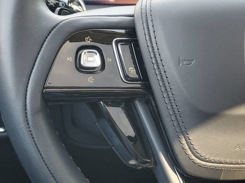 Used 2025 Lincoln Aviator AWD image 27