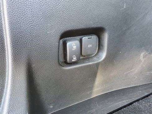 Used 2024 Ford Edge Titanium image 34