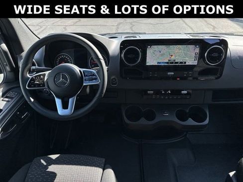 Used 2023 Mercedes-Benz Sprinter 2500 image 22