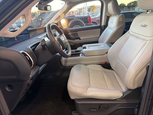 Used 2025 Ford Expedition Platinum w/ Driver's Package image 8