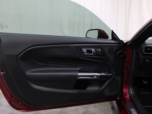 Used 2025 Ford Mustang GT Premium image 6