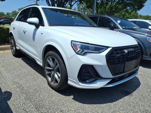 Used 2023 Audi Q3 2.0T Premium w/ Black Optic Sport Package AWD/4WD image 3