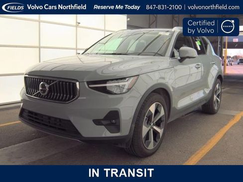 Certified 2025 Volvo XC40 B5 Plus AWD/4WD image 1