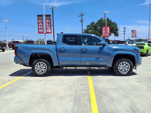 Certified 2026 Toyota Tacoma SR5 w/ SR5 Upgrade Package AWD/4WD image 4