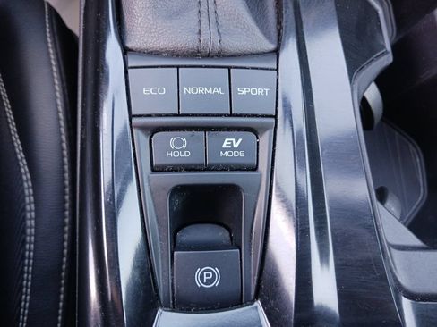 Used 2025 Toyota Camry SE FWD image 25