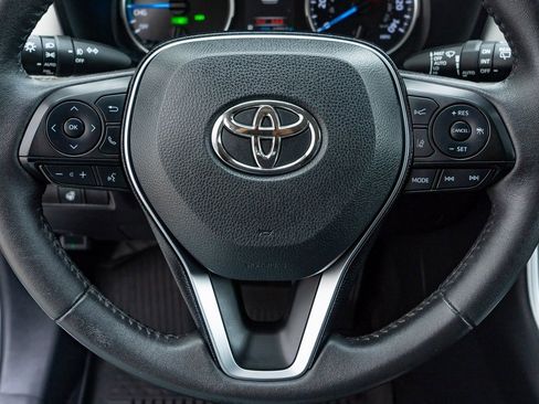 Used 2020 Toyota RAV4 XLE image 25
