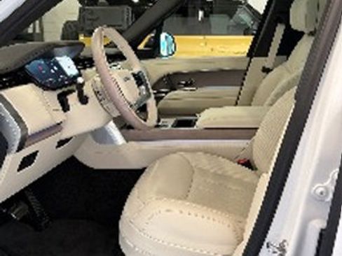 Used 2025 Land Rover Range Rover Long Wheelbase Autobiography AWD/4WD image 6