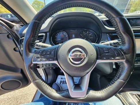 Used 2017 Nissan Rogue SV w/ SV Premium Package AWD/4WD image 20