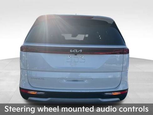 Used 2024 Kia Carnival LX image 9