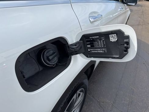 Used 2019 Mercedes-Benz GLC 300 4MATIC image 22