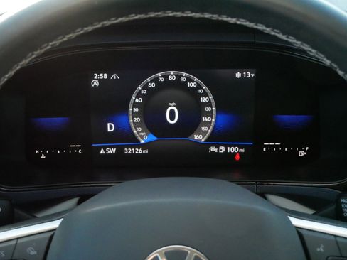 Certified 2022 Volkswagen Taos SE image 21