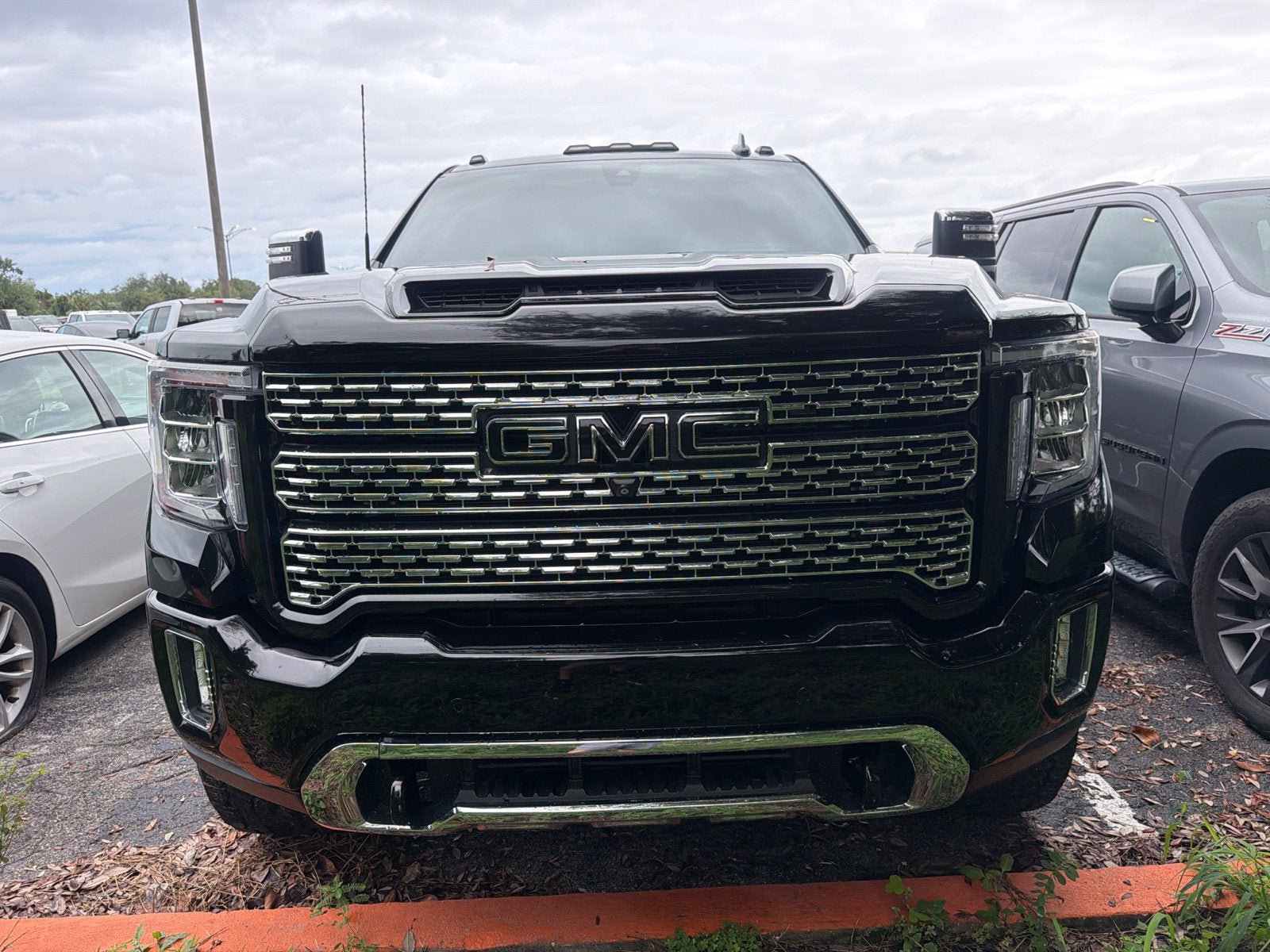 Used 2022 GMC Sierra 2500 Denali w/ Denali Ultimate Package AWD/4WD image 2