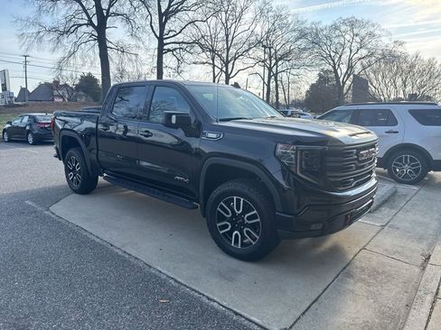 Used 2022 GMC Sierra 1500 AT4 w/ AT4 Premium Package image 2