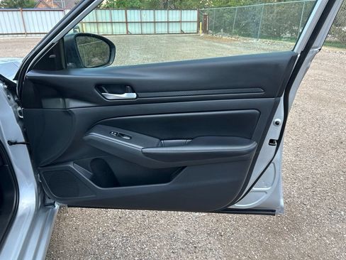 Used 2024 Nissan Altima 2.5 SV FWD image 40