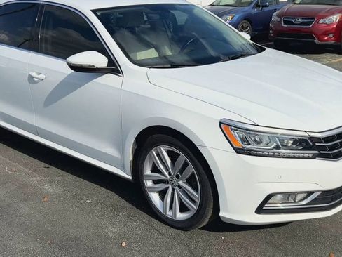 Used 2018 Volkswagen Passat 2.0T SE image 2