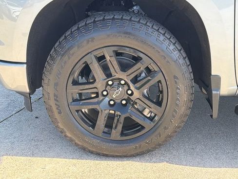 Used 2024 Chevrolet Silverado 1500 RST w/ Convenience Package II RWD image 11