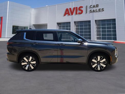 Used 2025 Mitsubishi Outlander SE FWD image 7