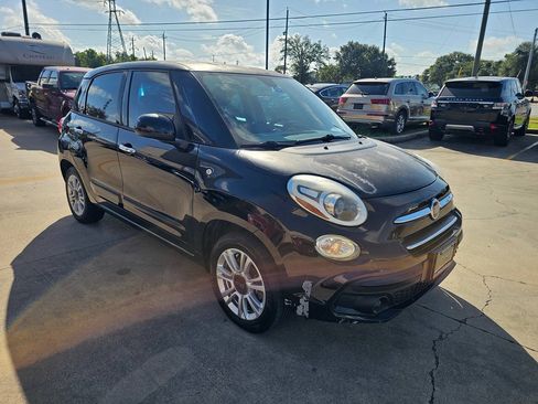 Used 2017 FIAT 500L Lounge w/ Premium Package FWD image 4