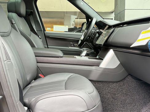 New 2026 Land Rover Range Rover Long Wheelbase SE image 31