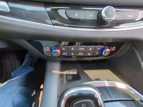 Used 2021 Buick Enclave Premium w/ Sun and Sites Package FWD image 19