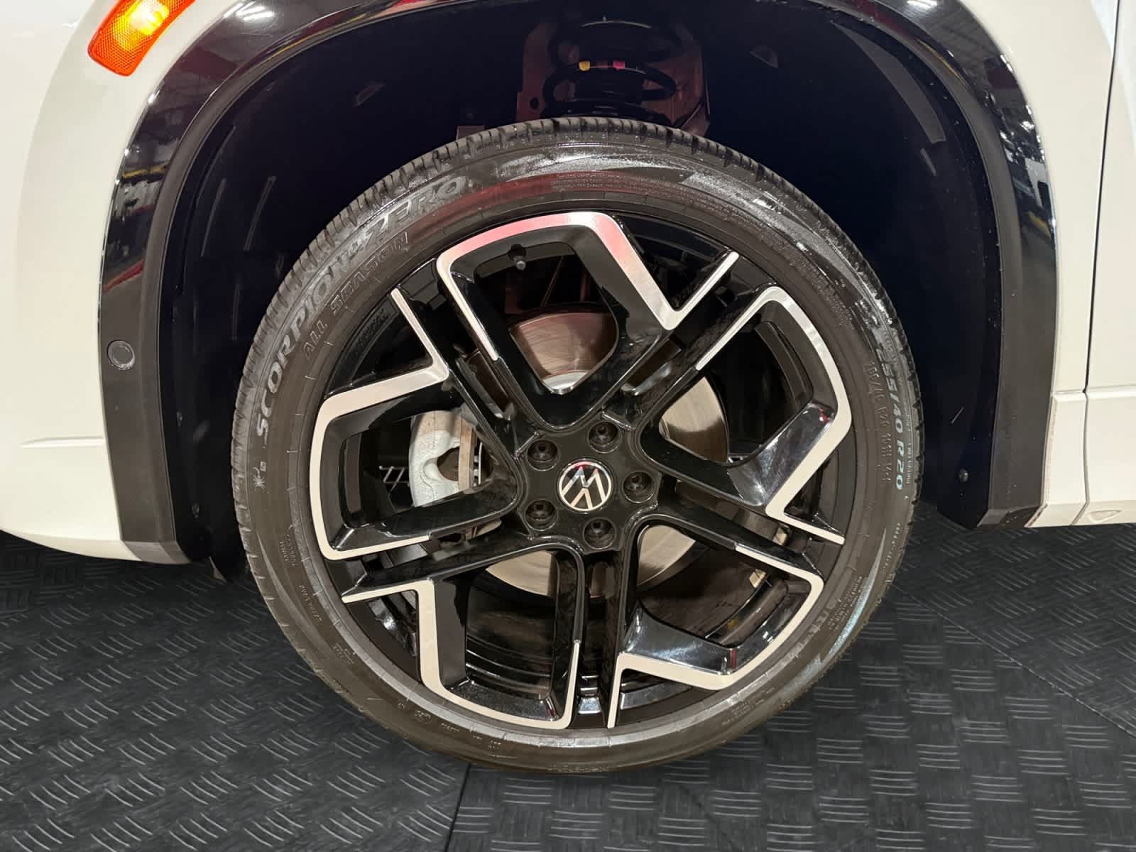Used 2025 Volkswagen Tiguan SEL R-Line AWD/4WD image 15