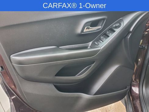Certified 2022 Chevrolet Trax LT w/ LT Convenience Package AWD/4WD image 8