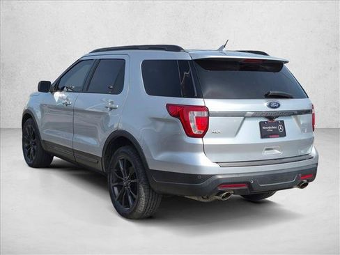 Used 2019 Ford Explorer XLT w/ Equipment Group 202A FWD image 7