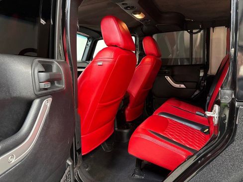 Used 2015 Jeep Wrangler Unlimited Rubicon image 31