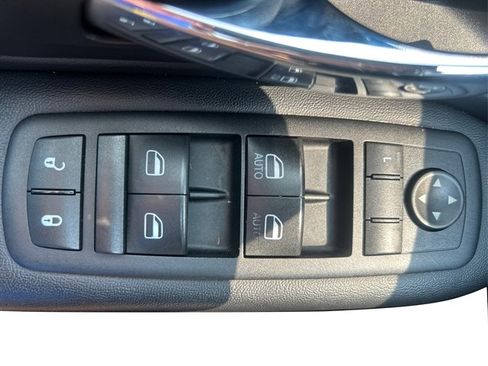 Used 2015 Dodge Grand Caravan SE FWD image 33