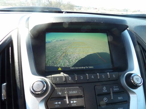 Used 2017 Chevrolet Equinox LT w/ Convenience Package image 18