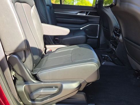 Used 2023 Jeep Wagoneer Series III w/ Rear Seat Video Group 1 AWD/4WD image 9