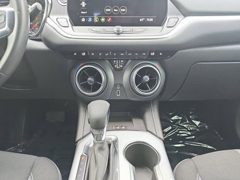 Used 2024 Chevrolet Blazer LT w/ Convenience Package image 3