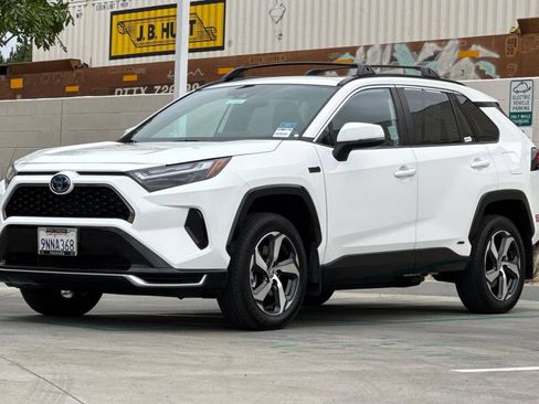 Used 2024 Toyota RAV4 SE w/ Weather & Moonroof Package AWD/4WD image 10