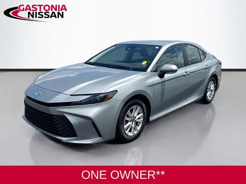 Used 2025 Toyota Camry LE FWD image 3
